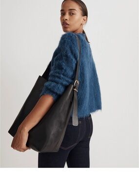 NWT - Madewell The Essential Bucket Tote in True Black - Sold Out